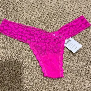 NWT - Low Rise M/L hanky panky thong - hot pink w 🩷